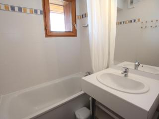 Charmant T3 pour 6 pers., skis aux pieds, piscine été, parking privé, balcon, télésiège à proximité - FR-1-416-1 - 6