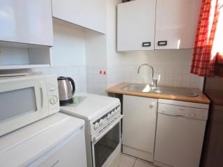 Studio fonctionnel 3ème étage, 4 personnes, cuisine équipée, balcon - FR-1-416-45 - 7