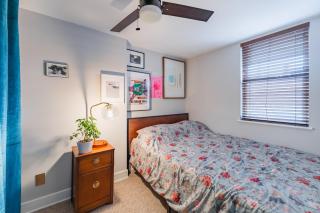 Bedroom in thoughtfully decorated East Passyunk home (South Philadelphia) - Philadelphia - 5