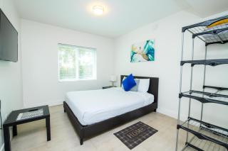 Spacious entire Apartment with Free Parking - 6