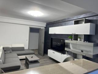 Lovely flat with bathtub 5 mins from center - Craiova - 0