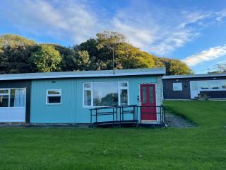 Entire Cozy Chalet in Bideford Bay Holiday Park - 2