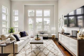 Gorgeous 4 Bed Home on St Mary's - Minutes to Riverwalk/Pearl - San Antonio - 0