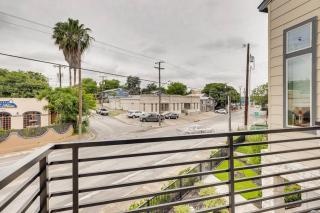 Gorgeous 4 Bed Home on St Mary's - Minutes to Riverwalk/Pearl - San Antonio - 3