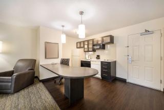 Sonesta Simply Suites Hampton - Hampton - 2