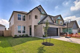 Houston Home with Private Yard - 16 Mi to Dtwn - 8