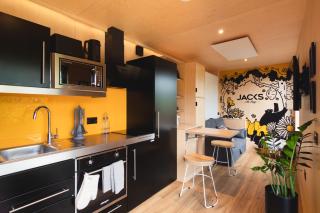 The Hive - Unique Hot Tub Cabin in Millport - 6