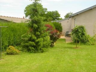 Gîte de Charme avec Terrasse près de Bourbonne-les-Bains, 2 chambres, poêle à bois, Wifi inclus - FR-1-589-118 - Lironcourt - 2