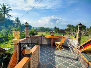 Dau Homestay - Tirtagangga - 0