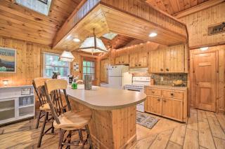 Fire Pit and Grill Cozy Cabin in Lake Toxaway! - Lake Toxaway - 2