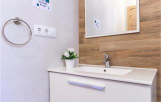 Gorgeous Home In Mezquitilla With Wifi - 9