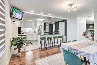 Upscale Waterbury Retreat with Indoor Hot Tub! - 4