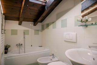 Lovely Mansard Iseo Portelle Holiday with private parking and bike storage - Iseo - 7