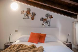Iseo Vicolo Portelle - indoor private parking & bike storage - 1