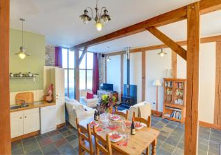 Threshing Barn - Llansawel - 7
