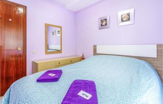 Stunning Apartment In Santa Pola - 8