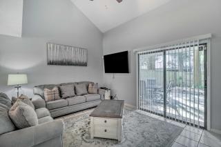 Soothing Jacksonville Townhome Patio and Yard! - 0