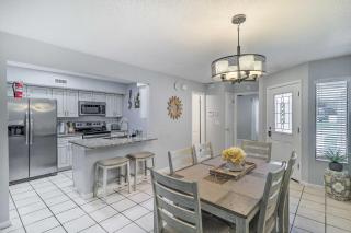 Soothing Jacksonville Townhome Patio and Yard! - 9