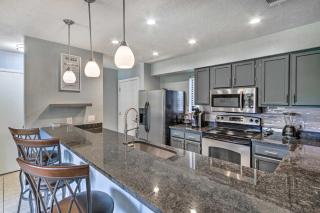 Stylish Bayfront Townhome Less Than 10 Mi to Beach! - Mary Esther - 4