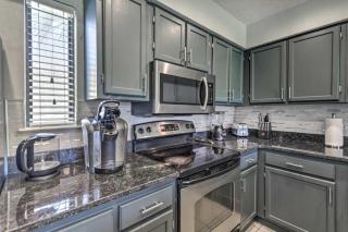 Stylish Bayfront Townhome Less Than 10 Mi to Beach! - Mary Esther - 1