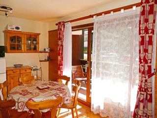 Appartement cosy 6 pers, 2 ch, au pied des pistes, cœur du village, balcon sud, tout confort - FR-1-342-233 - 7