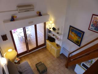 T1 Mezzanine Climatisé avec Terrasse et Parking - St Clair, Lavandou - FR-1-308-80 - Le Lavandou - 1