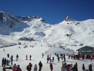 Charmant T2 en Centre-Ville pour 6 pers., Parking, Proche Commodités et Stations de Ski - FR-1-402-75 - Luz-Saint-Sauveur - 1