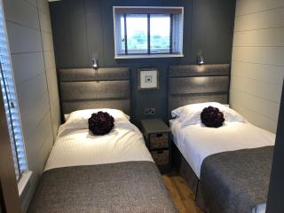 The Floating Home at Upton - 2