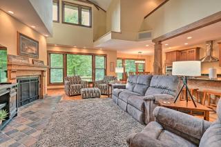 Nekoosa Golf Course Retreat with Hot Tub! - 9