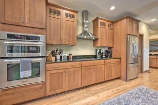 Nekoosa Golf Course Retreat with Hot Tub! - 5