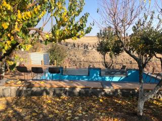 Cheerful 3-bedroom villa with pool - Oganavan - 2