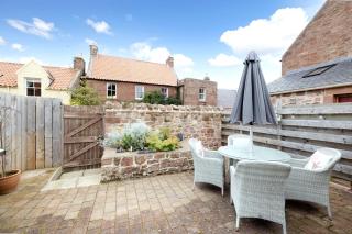 2 bed Haywood Cottage with garden - Stenton - 1