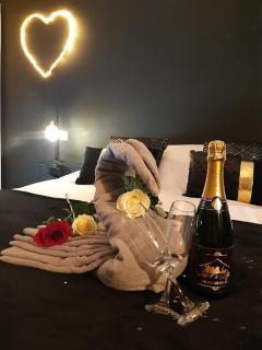 LOVER'S ROOM OR - 6