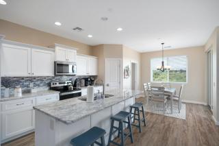 Stunning Views + Hot Tub + Location! 3 bed/3 bath - Cottonwood - 3