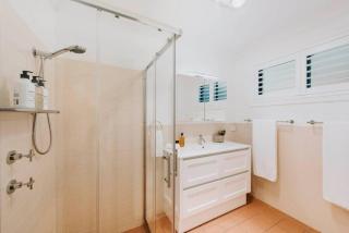 'Omaroo' Homestead Escape amongst Rolling Hills - 4