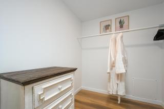 Bright & Modern Basement Apartment Dt N'hood - Vancouver - 1