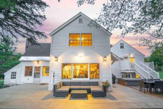 The Villa - Industrial Farmhouse with Hot Tub - Dover - 7