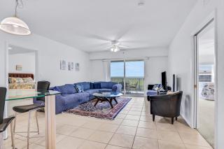 Oceanwalk Suite - New Smyrna Beach - 9