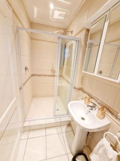 Luxurious Pvt Apartment , Pool, Jaccuzi & Aircons - Sandton - 3