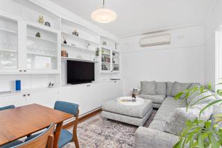 The Little Lake House - 6