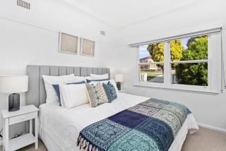 The Little Lake House - 3