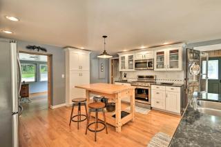 Peaceful Home with 11 Acres, Creek and Fire Pit! - 3