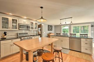 Peaceful Home with 11 Acres, Creek and Fire Pit! - 2