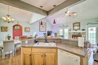 Eclectic Ranger Home with Mtn Views and Hot Tub! - Ranger - 2