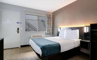 Motel 6-Bakersfield, CA - South - Bakersfield - 1