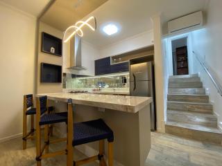 FABULOSO FLAT 225, 2 PISCINAS climatizadas, SKY com 170 canais,TV com Xbox, internet particular 500m Bertioga, Riviera de São Lourenço Flat Duplex inteiro, Adega, cozinha equipada completa serviço de hotelaria, serviço de praia nos finais de semana - Riviera de São Lourenço - 8