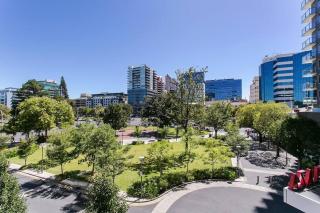Luxury Overlooking Hindmarsh Sq with Pool & Gym - Adelaida - 3