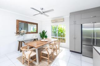 Mango Wood Villa Tropical Coastal living - Clifton Beach - 4