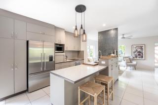 Mango Wood Villa Tropical Coastal living - Clifton Beach - 5