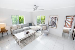 Mango Wood Villa Tropical Coastal living - Clifton Beach - 6
